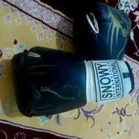 دست کش بوکس و لباس