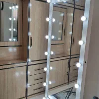 آینه قدی لامپ دار با پایه چرخ دار