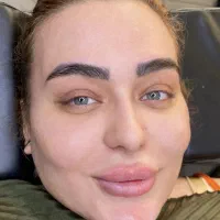 مدل  ژورنالی رایگان|خدمات آرایشگری و زیبایی|اندیشه, اندیشه فاز ۱|دیوار