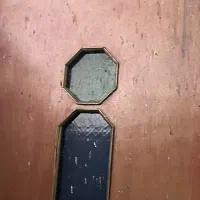 در اتاق چوبی