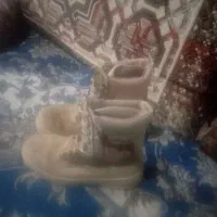 پوتین|کیف، کفش، کمربند|کرباسک, |دیوار