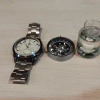 ساعت وقطب نماوخرس معلق