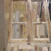 پنجره چوبی قدیمی