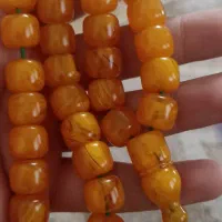 تسبیح کهربا رگه دار