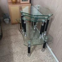 میز عسلی شیشهای جلو مبلی