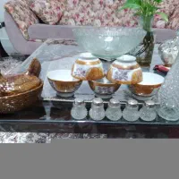 کاسه کوچک قدیمی و بلورهای قدیمی