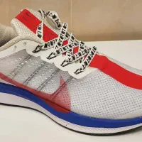 نیروی دستگاه کفش کتونی