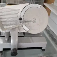 یخچال و ترازو و کالباس بر