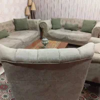 مبل هفت نفره با میزوسط و دوتا میز عسلی