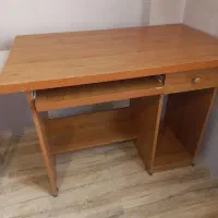 فروش یک عدد میز تحریر در حد نو