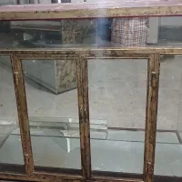 ویترین مغازه ۳ تاست