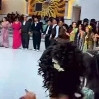 خواننده عروسی.