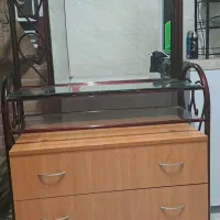 اینه و سه کشو مخصوص لباس و لوازم متفرقه