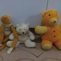 سه عدد عروسک