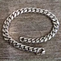 دستبند و عقیق خط