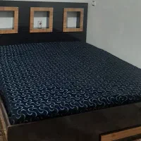 تخت خواب دو نفره همراه خوشخواب طبی و یک عدد پاتختی|تخت و سرویس خواب|تربت جام, پاسداران|دیوار