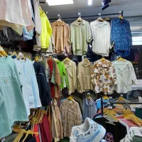 فروشنده خانوم جوان