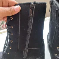 بوت|کیف، کفش، کمربند|پیشوا, |دیوار