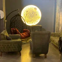همکار قلیان زن برای سرو قلیان