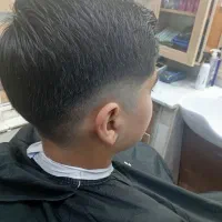 مدل برای کوتاهی مو محدود جهت تکمیل آرشیو کاری