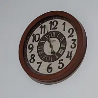 ساعت دیواری چوبی