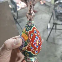 گلدون مس وپرداز ورق طلا گل مرغ شده