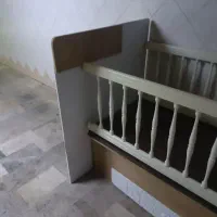 تخت کودک چوبی زیبا|تخت و صندلی بچه|تهران, قبا|دیوار