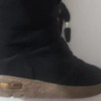 دو جفت کفش و یک  کاپشن کتان دخترانه