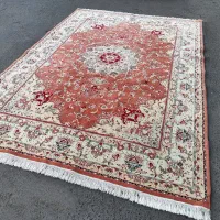 فرش ماشینی ۹ متر ۷۰۰ شانه رنگ پیازی در حد نو|فرش|تبریز, |دیوار