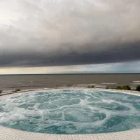 اجاره ویلا استخردار ساحلی اول دریا لب اب اب آب|اجارهٔ کوتاه‌مدت ویلا و باغ|رامسر, |دیوار