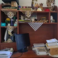 میز مطالعه و کامپیوتر