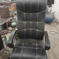 صندلی مدیریت ثابت یعنی بالا وپایین نمیره گردون هست