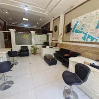 مشاور املاک اقا وخانم و یک نفر نیرو خدماتی