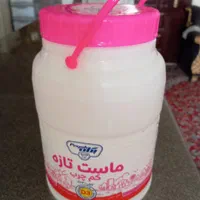 تعدادی دبه ماست