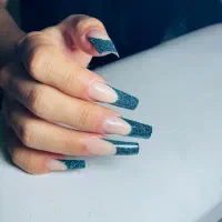 آموزش کاشت ناخن 2/900 ظرفیت محدود