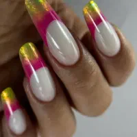 خدمات و آموزش کاشت ناخن