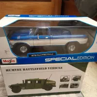 تعدادی ماکت ماشین و موتور