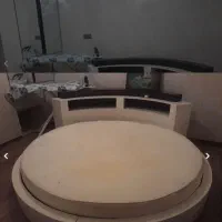 تخت گرد سفید زیبا