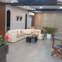 باریستا و قلیان و فست فود