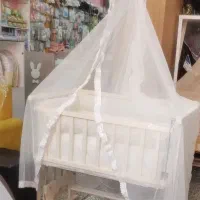 گهواره کنار تخت مادر