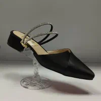 فروشنده خانم