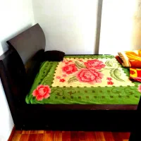 فروش تختخواب دو نفره همراه با تشک  در حد نو