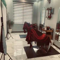 اجاره صندلی در آرایشگاه مردانه