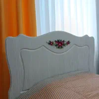 یک دستگاه تخت خواب تک نفره سایز نود.