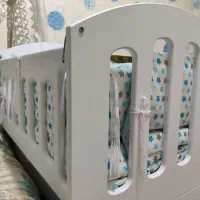 تخت کنار مادر باتشک و روتختی ولحاف کاملا تمیز|تخت و صندلی بچه|محمدشهر, محمدشهر|دیوار