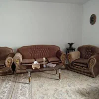 سلام دو دست مبل راحتی به بفروش می‌رسد