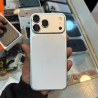 ۱۷ پرو مکس سفید