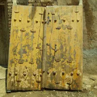 درب چوبی قدیمی