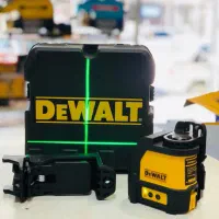 تراز لیزری نور سبز دیوالت برجسته باکیف و پایه