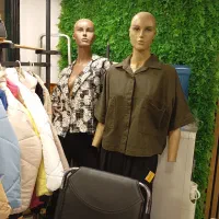 18 تا مانکن|فروشگاه و مغازه|اصفهان, درب کوشک|دیوار